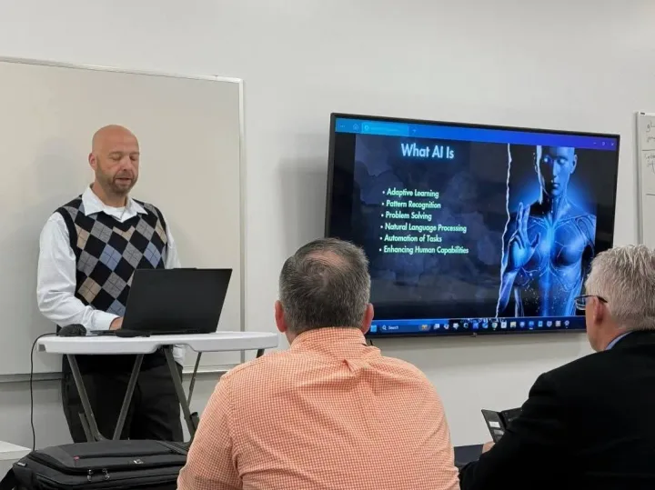 Stoni Beauchamp teaching AI concepts during a group session
